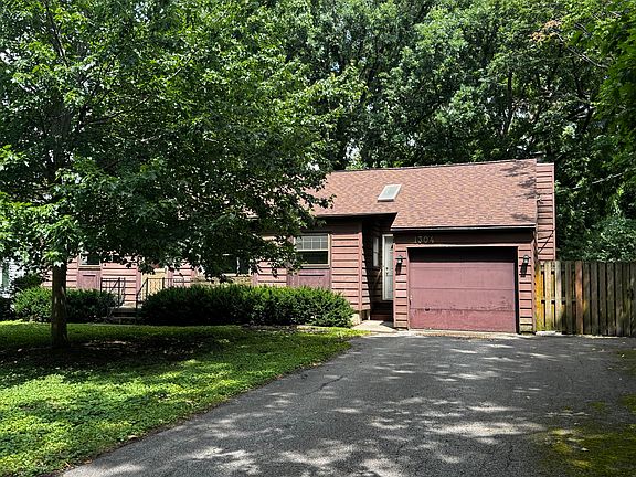 2nd image of 1304 S Elm Blvd