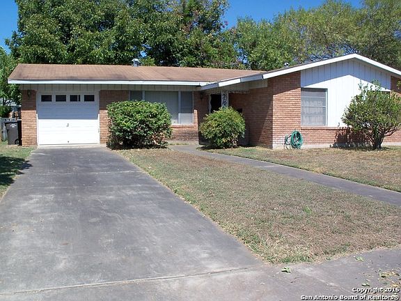 3rd image of 4511 Creekmoor Dr
