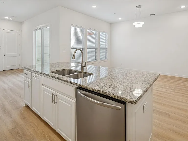 928 Marian Dr — Photo 14