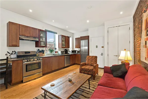Rented by Gridiron Realty Group LLC | media 15