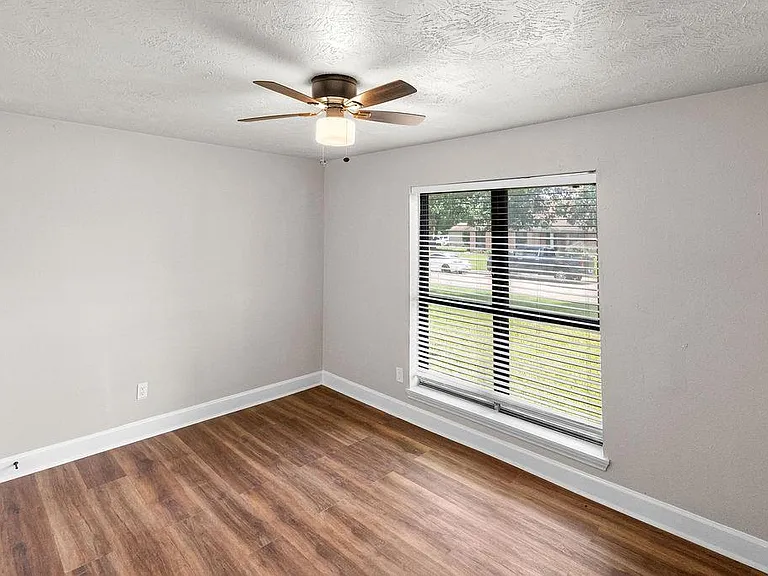 14910 Grassington Dr — Photo 10