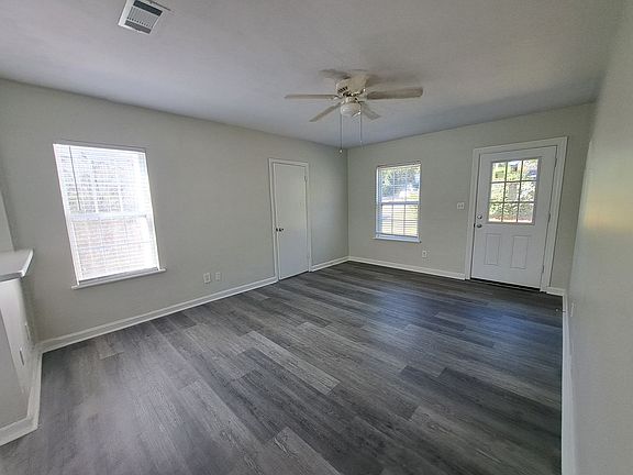 3rd image of 233 Willow St