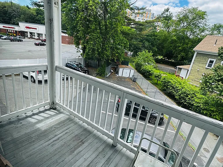 418 Essex St #2 — Photo 10