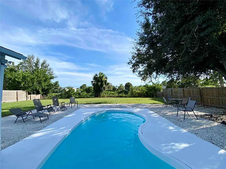 7113 Regina Dr — Photo 17
