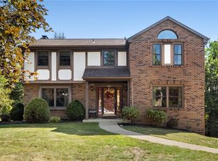 922 Summit Dr, Wexford, PA