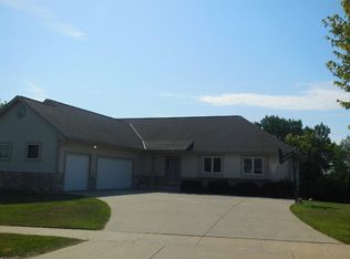 1115 Seneca St, Hartford, WI 53027