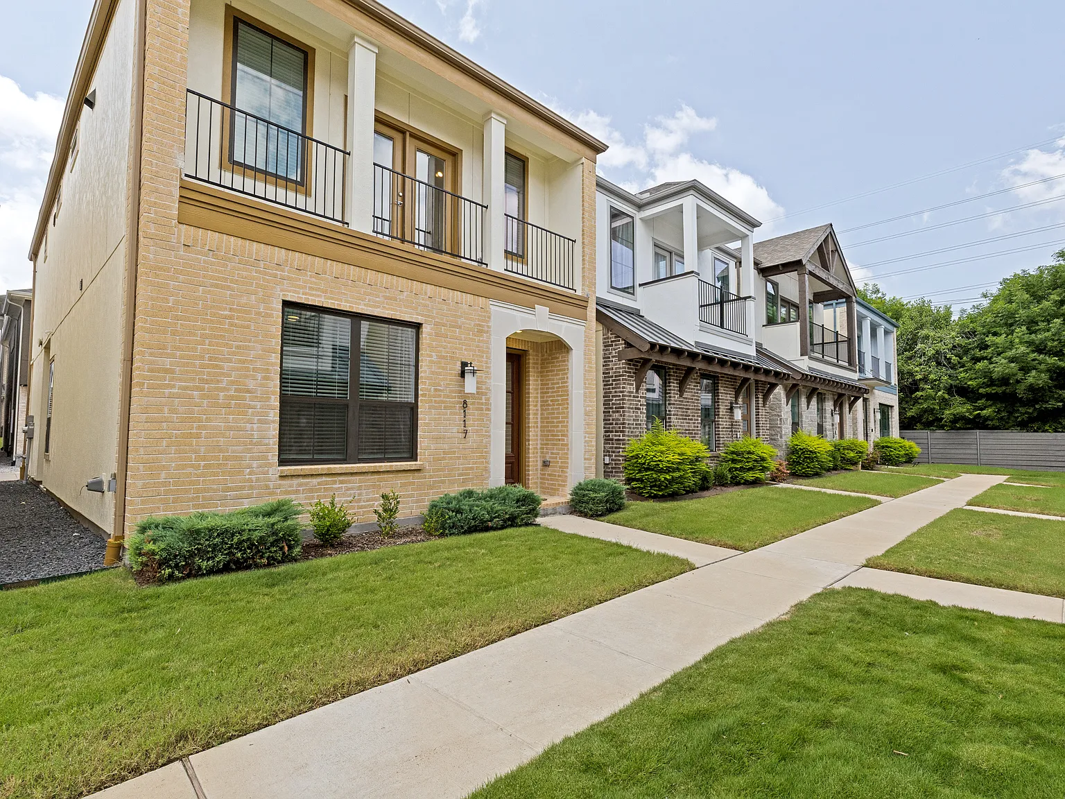 3 bed, 2.5 bath, 1670 sqft, $3,850 — Photo 2