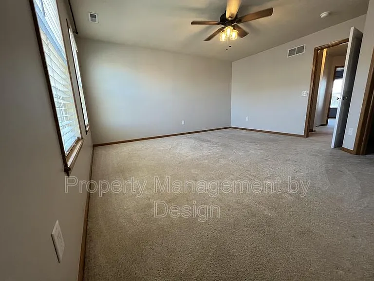 1005 NE Kamies Ln #1 — Photo 7