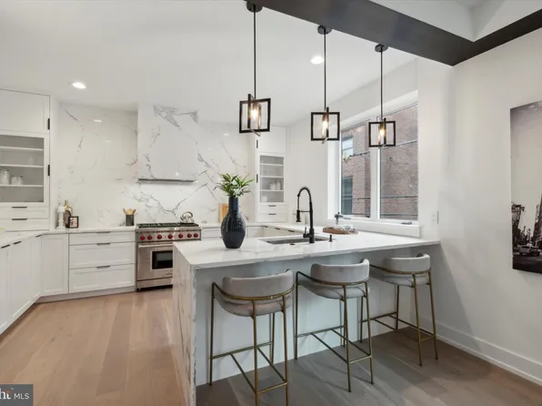 808 Fitzwater St, Philadelphia, PA 19147
