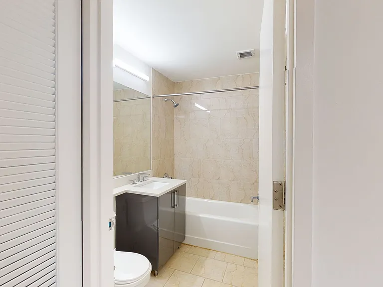 10 Hanover Square — Photo 135