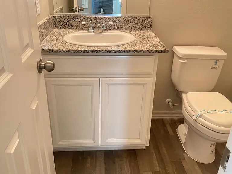 194 E Watson Pl — Photo 13