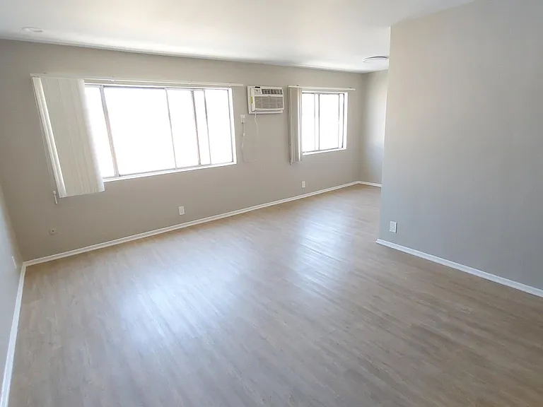 510 S Mariposa Ave #303 — Photo 4