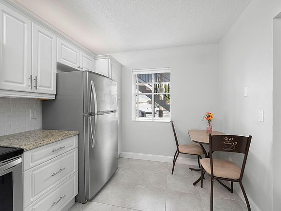 4th image of 1203 S Lakes End Drive #E-1