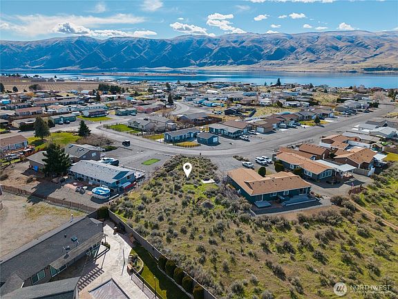 4th image of 416 Autumn Loop SW