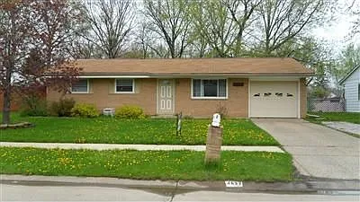 4692 Mapleview Dr photo 1