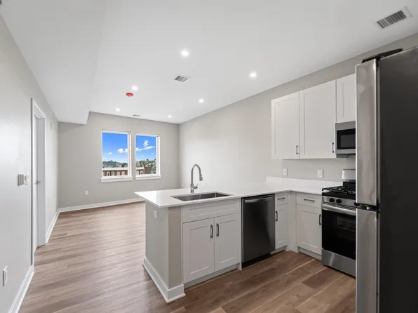 475 Communipaw Avenue image 3 of 37