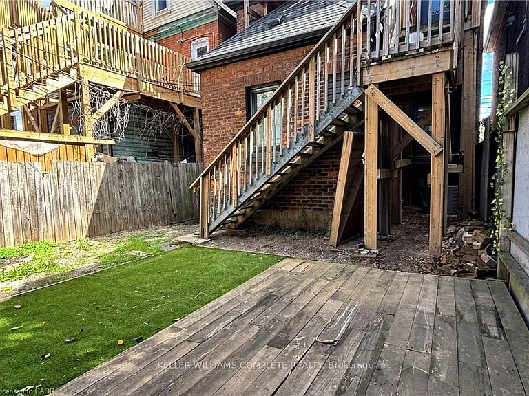76 Wentworth St S #2 — Photo 15