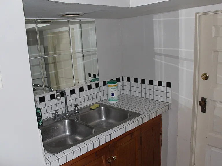 Kitchen sink area