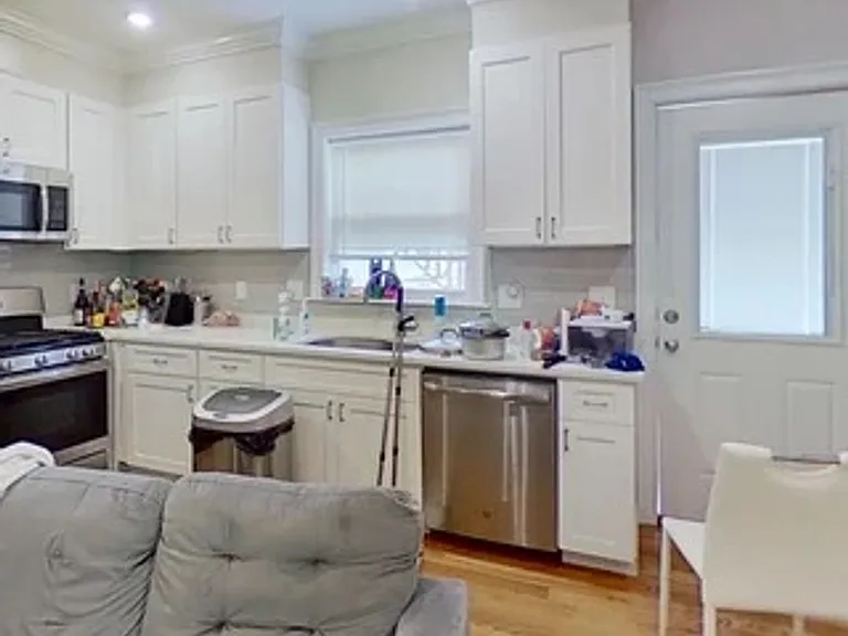 62 Gordon St #1 — Photo 2