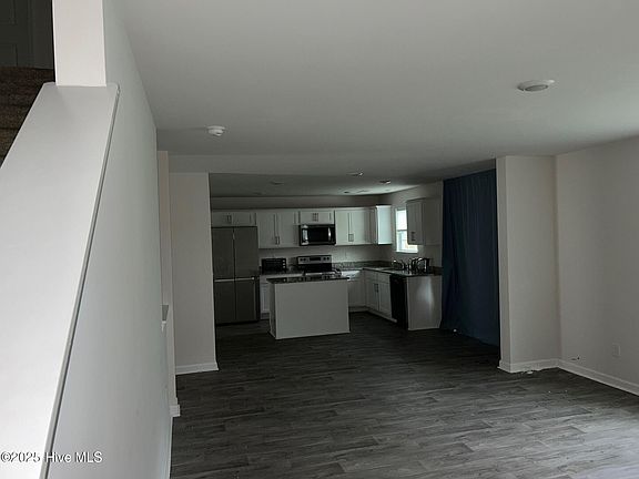 3rd image of 925 Riverstone Dr