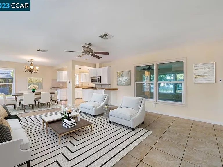1502 Oakwood Dr — Photo 10