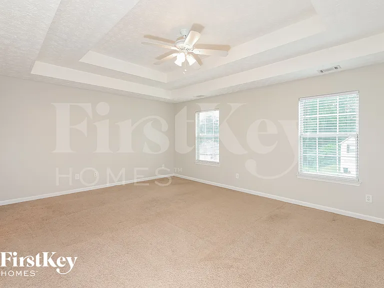 4447 Chester Ln — Photo 7