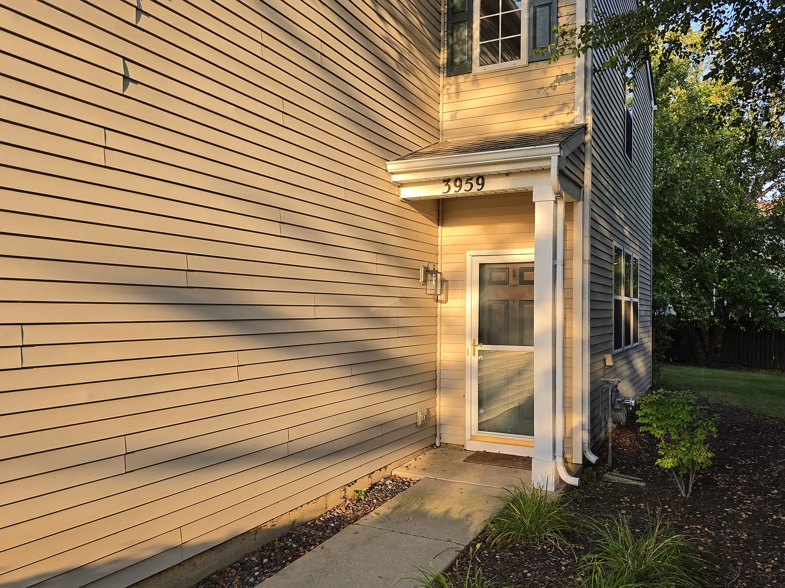 3 bed, 2.5 bath, 1480 sqft, $2,650 — Photo 3