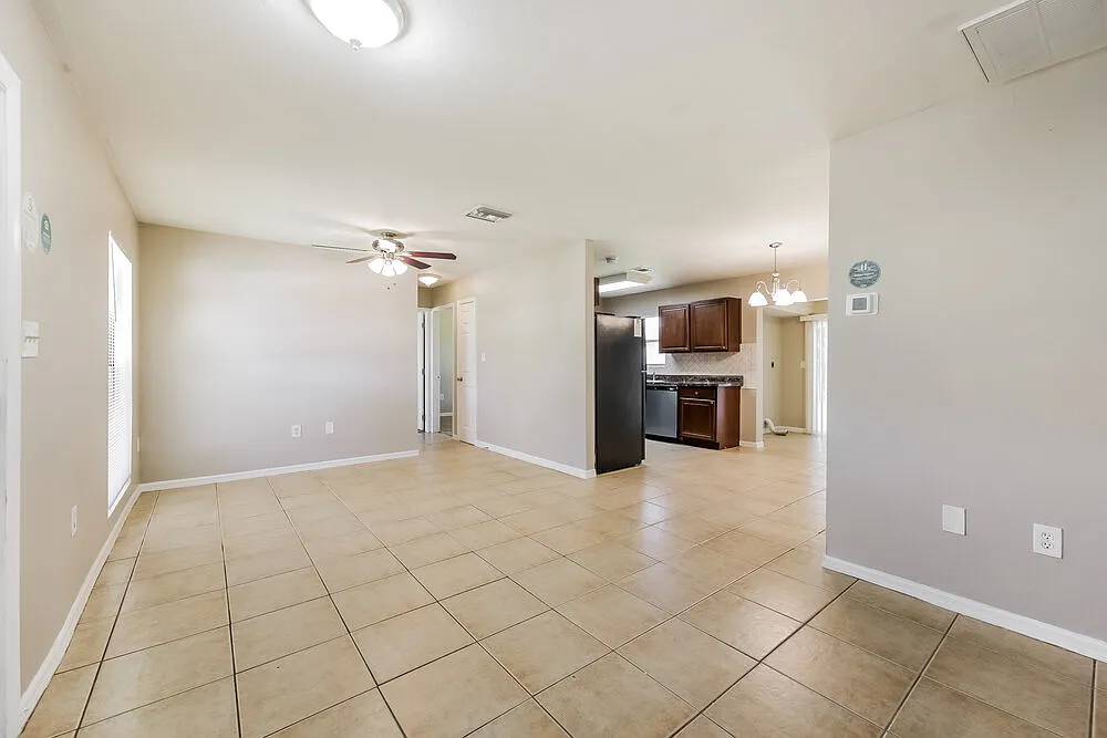 4 bed, 2.0 bath, 1432 sqft, $3,030 — Photo 3