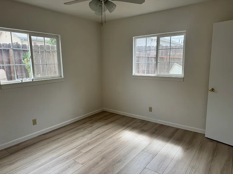 302 Brown St — Photo 7