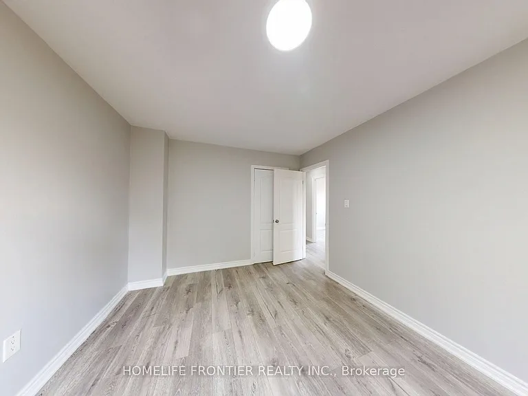 337 Hansen Rd N #UPPER — Photo 16