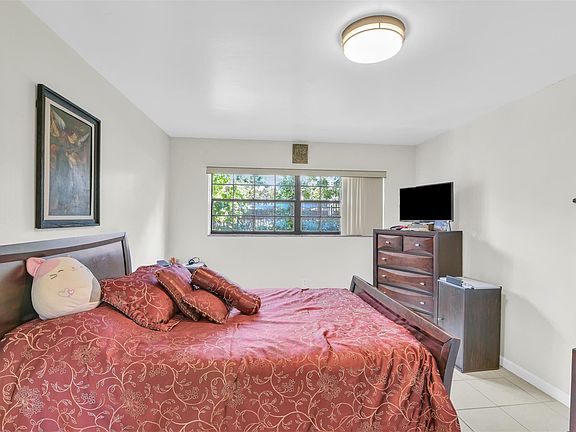 5th image of 935 NE 199th Street #103-16