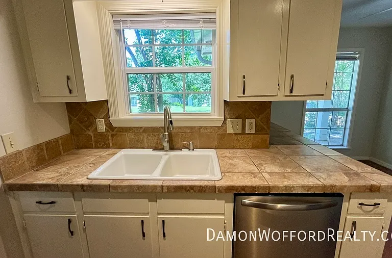 308 Woodrun Dr — Photo 8