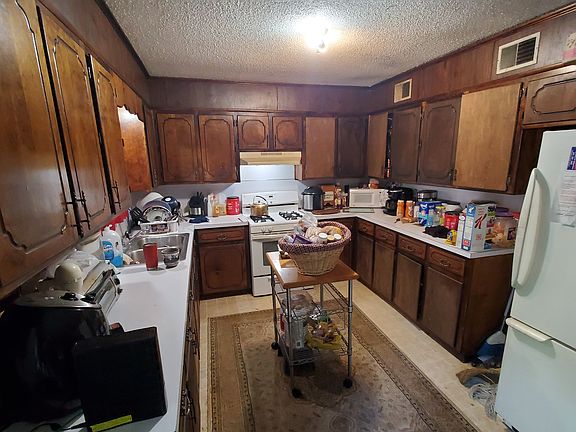 4th image of 809 Guinn St