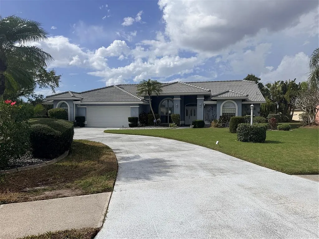 5 bed, 3.0 bath, 3183 sqft, $4,988 — Photo 3
