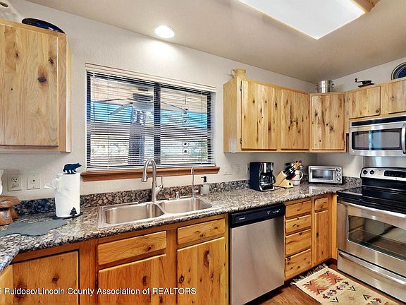 4th image of 151 Broadmoor Dr