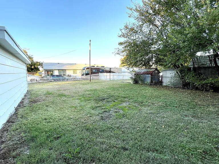 61 15th Ave NW — Photo 30