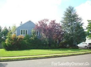 27 Damascus Dr, Marlboro, NJ 07746