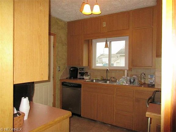 2nd image of 409 S Bauman Ct