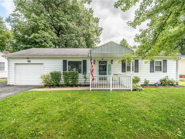18018 Hillcrest Dr, Lake Milton, OH 44429