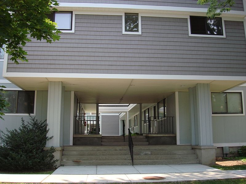 Conveniently Located Condo