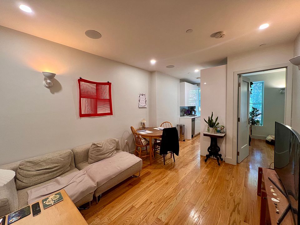 1st image of 68A Clifton Pl Floor 3