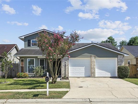 2nd image of 929 Kingsway Dr E