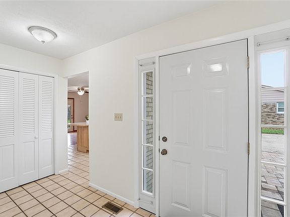 4th image of 608 W Washington St