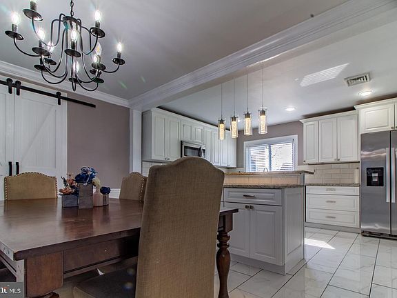 5th image of 119 Twin Oak Dr