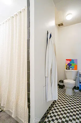 Rented by City Connections Realty | media 15