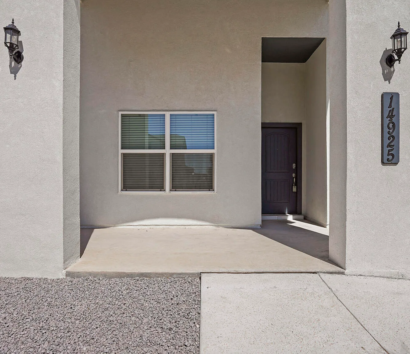 4 bed, 2.0 bath, 1683 sqft, $1,950 — Photo 2