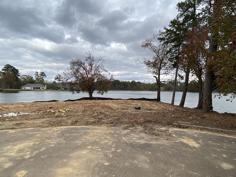 2nd image of 7 Spring Lake Point