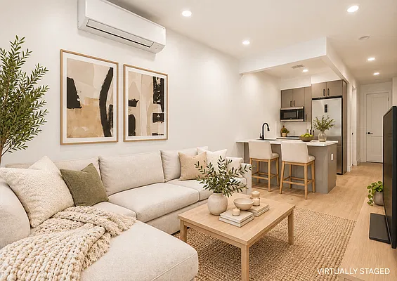 Living room, photo 1