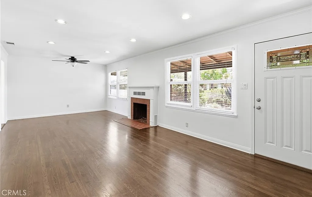 2 bed, 1.5 bath, 1218 sqft, $3,295 — Photo 3
