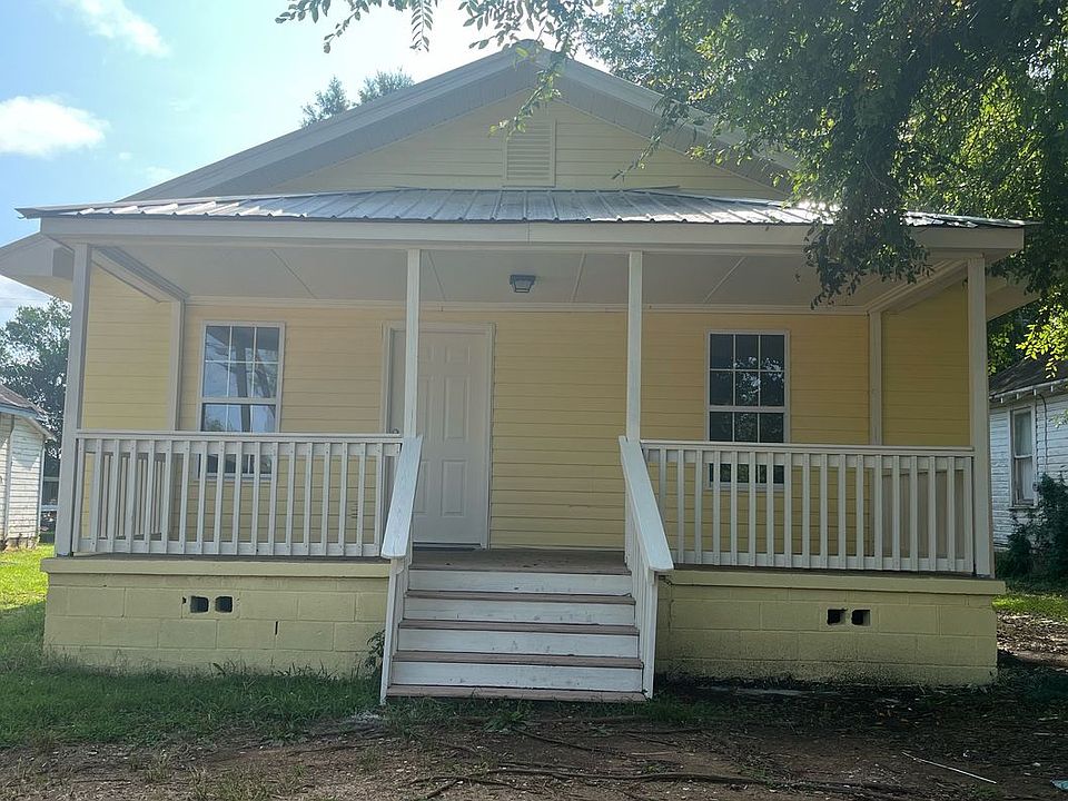 1st image of 806 N Douglas Ave